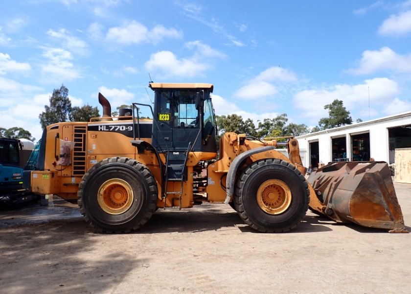 HYUNDAI HL770-9 LOADER 1