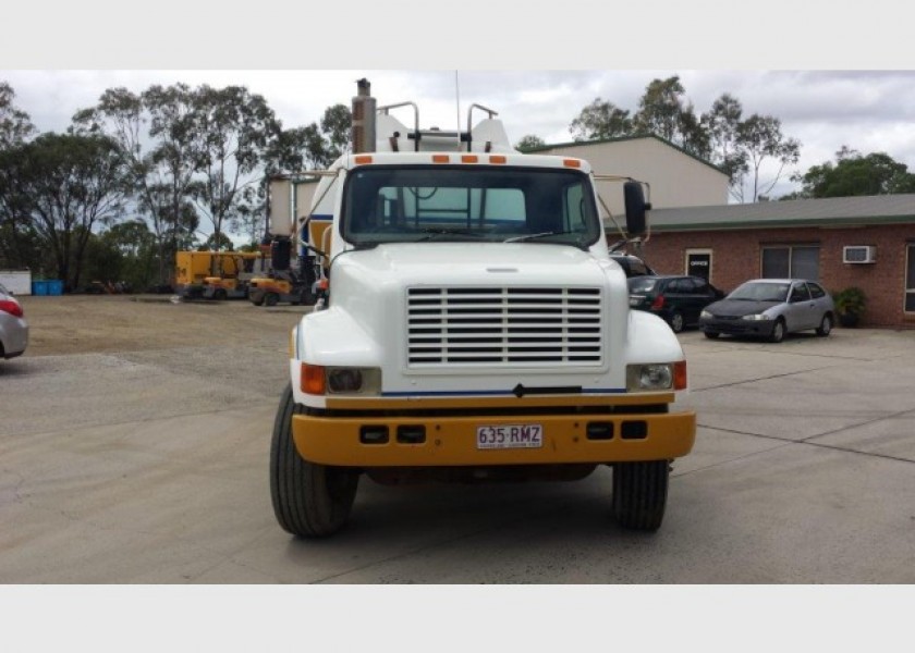 International Navistar Site Service Truck - 10,800L Fuel + lubes 8