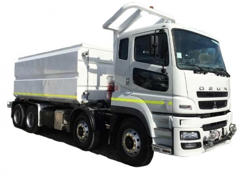 Isuzu FHY 8x4 18,000L Water truck - mine spec 1