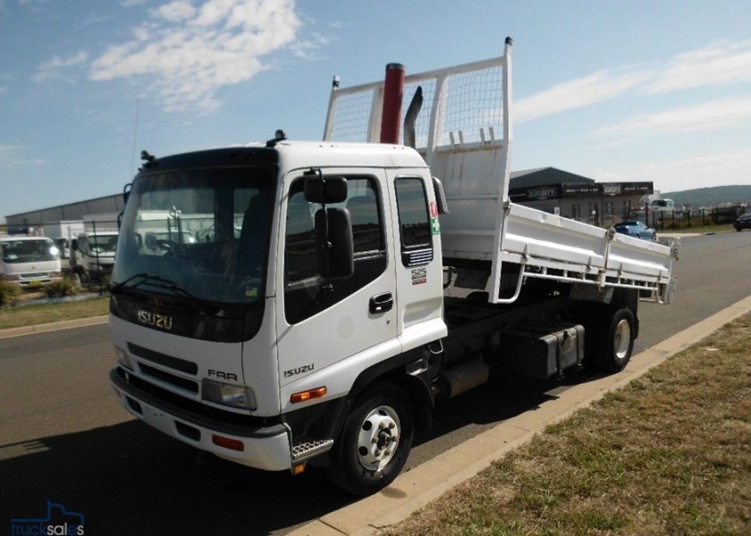 Isuzu FRR525 Tip Truck 1