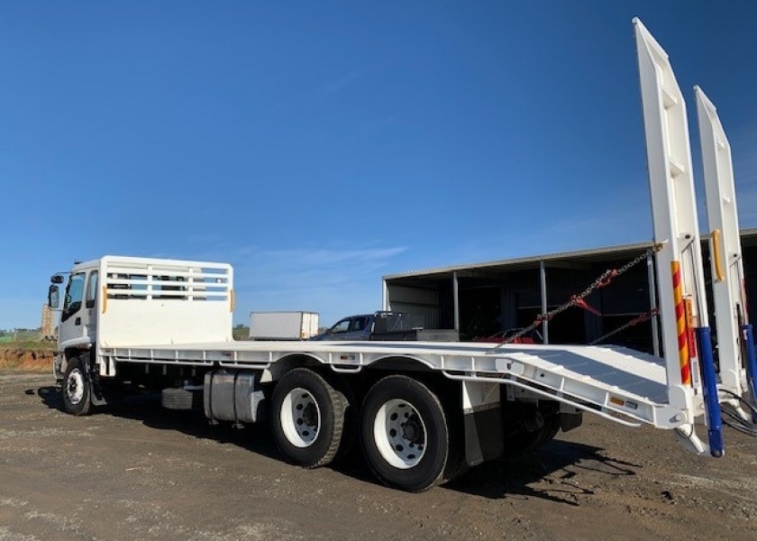 8T Isuzu FSR Beavertail Truck 1