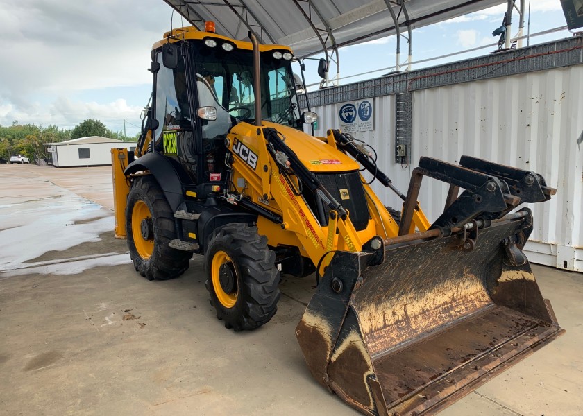 JCB 3CX Backhoe 1