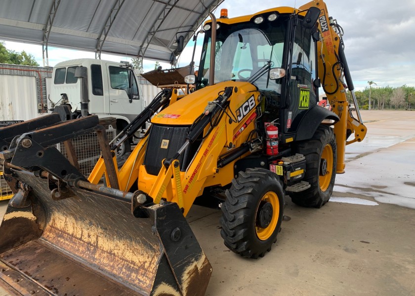 JCB 3CX Backhoe 2