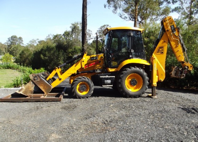 JCB 3CX BACKHOE LOADER 1