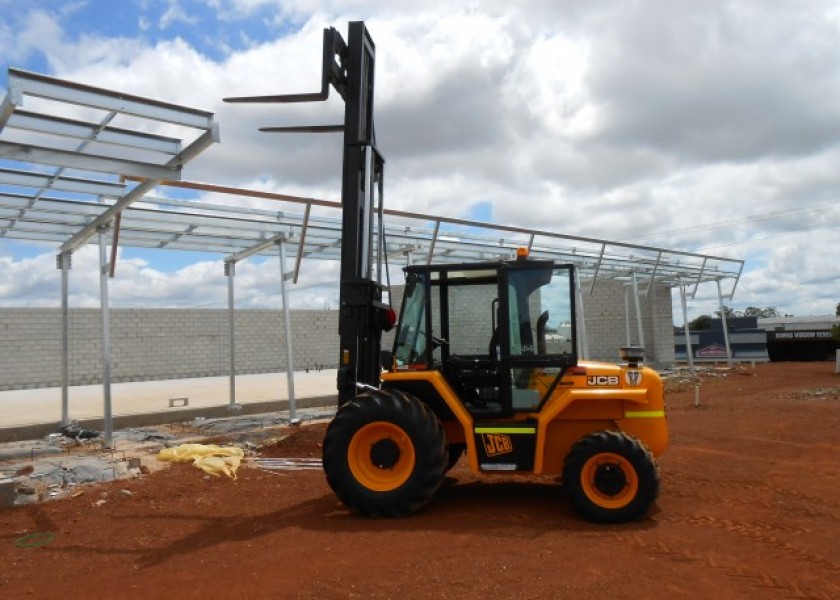 JCB 940-4 All Terrain Forklift 2