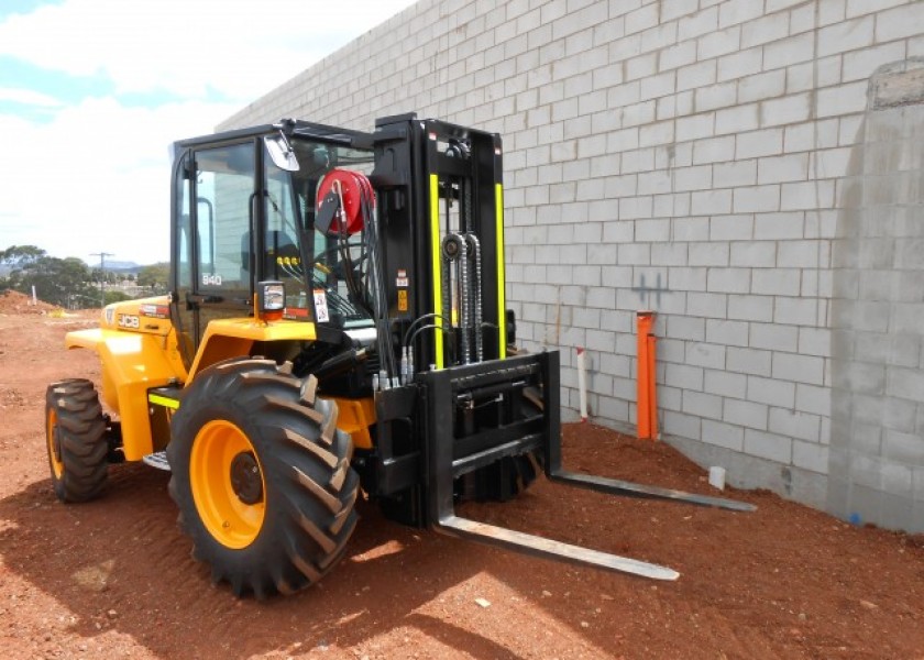 JCB 940-4 All Terrain Forklift 3