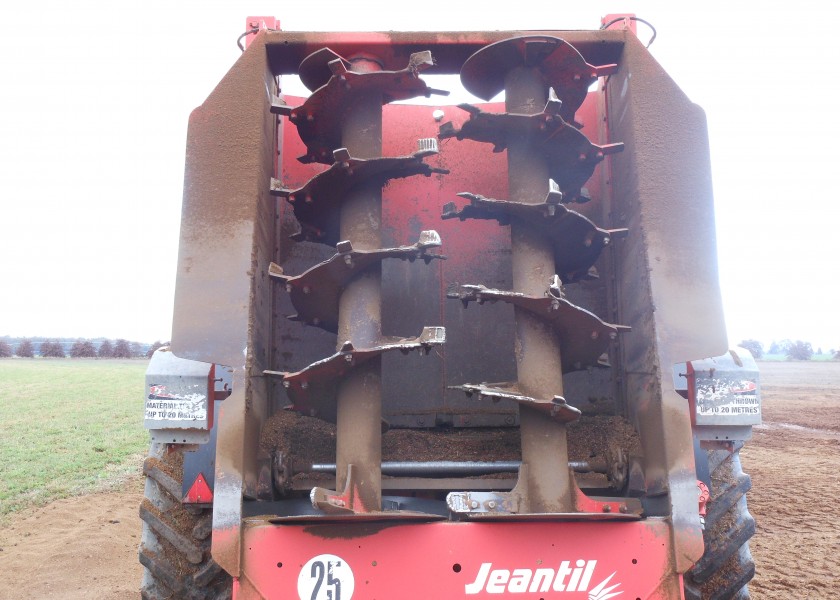 Jeantil Muck Spreader 3