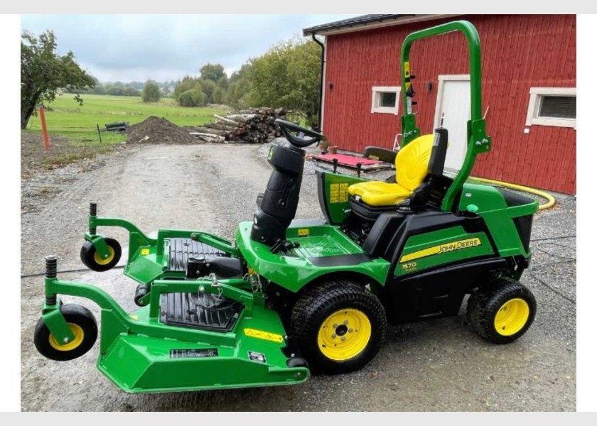 John Deere 1570 Ride on Mower 3