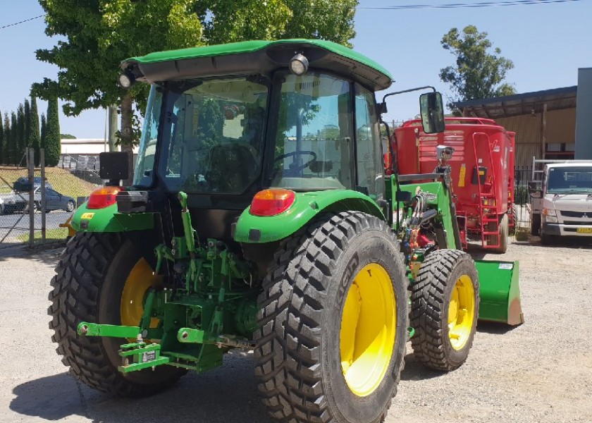 John Deere 5075E Cab Tractor 1