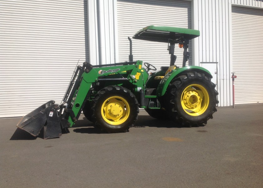 John Deere 5075E Tractor 1