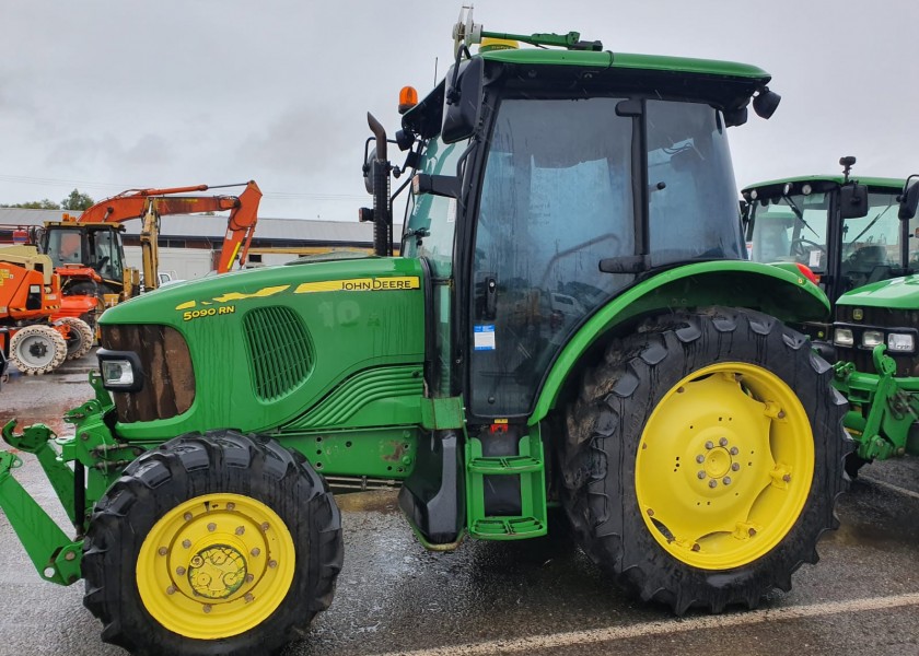 90HP John Deere 5090R 4WD Tractor 1