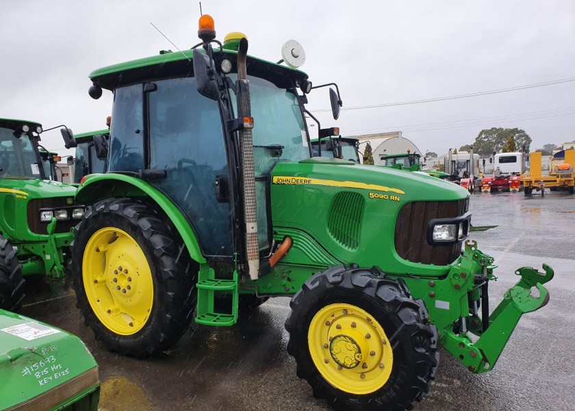 90HP John Deere 5090R 4WD Tractor 3