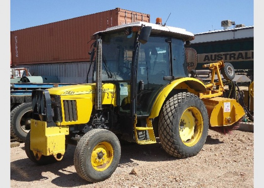 JOHN DEERE 5220 TRACTOR BROOM 3