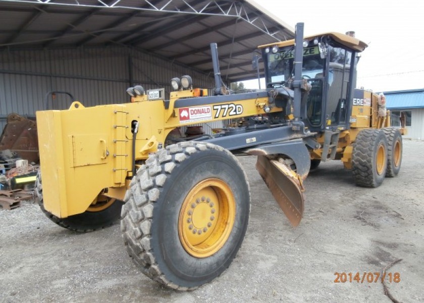 John Deere 772D 6WD Grader 1