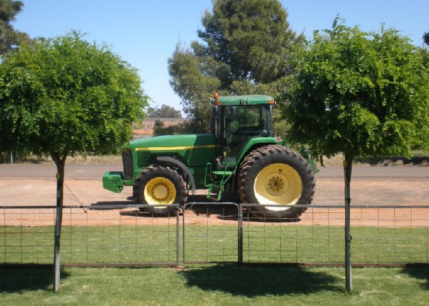 John Deere 8400 Tractor 260Hp 2