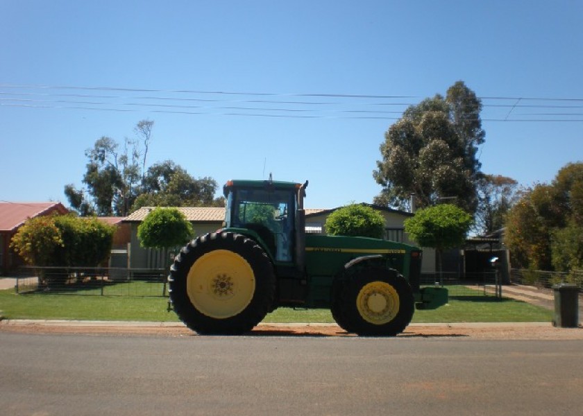 John Deere 8400 Tractor 260Hp 3