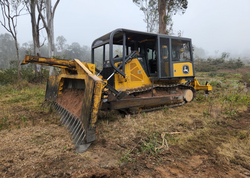 John Deere 850L Dozer (D6 size) 1