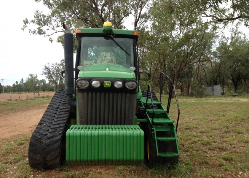 John Deere Tractor 8520T  2