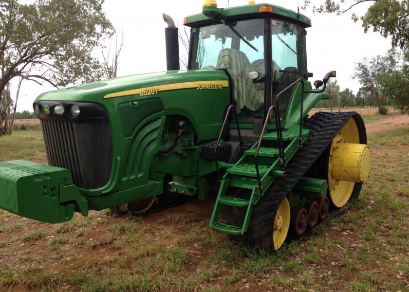 John Deere Tractor 8520T  3