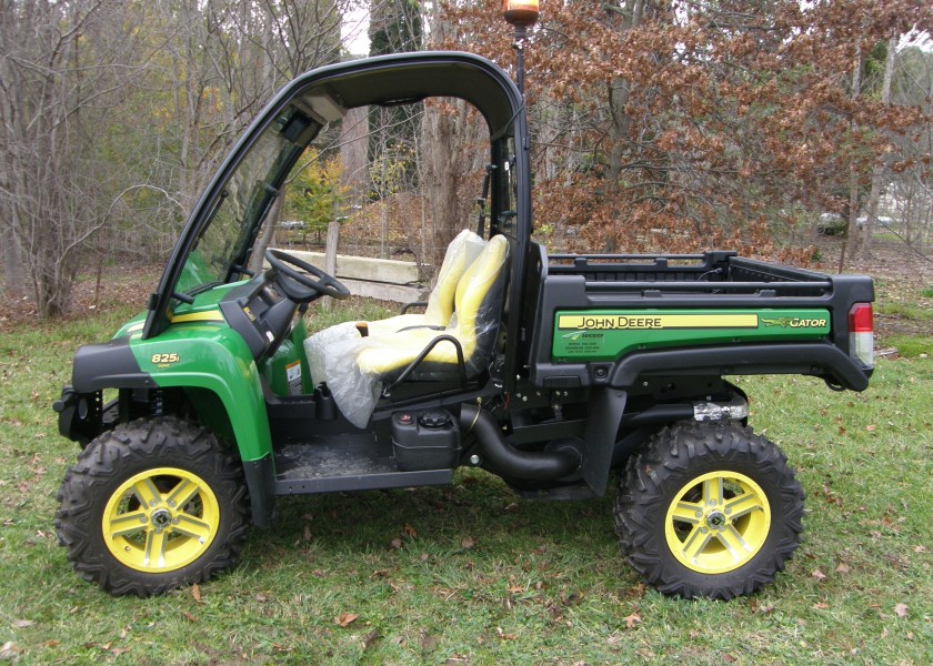 John Deere XUV 825i Gator  2