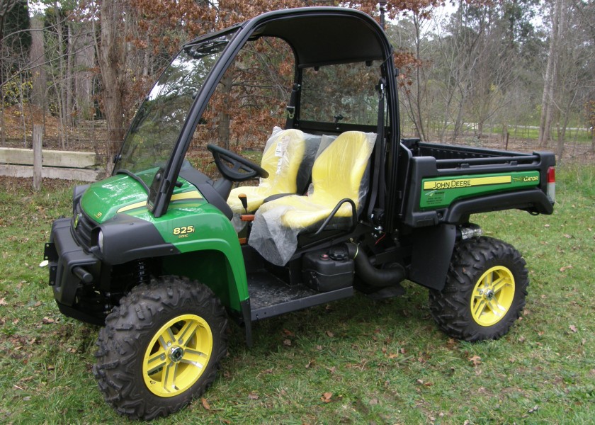 John Deere XUV 825i Gator  3