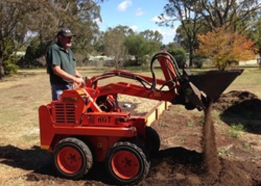 Kanga Mini Digger (Dingo) 1