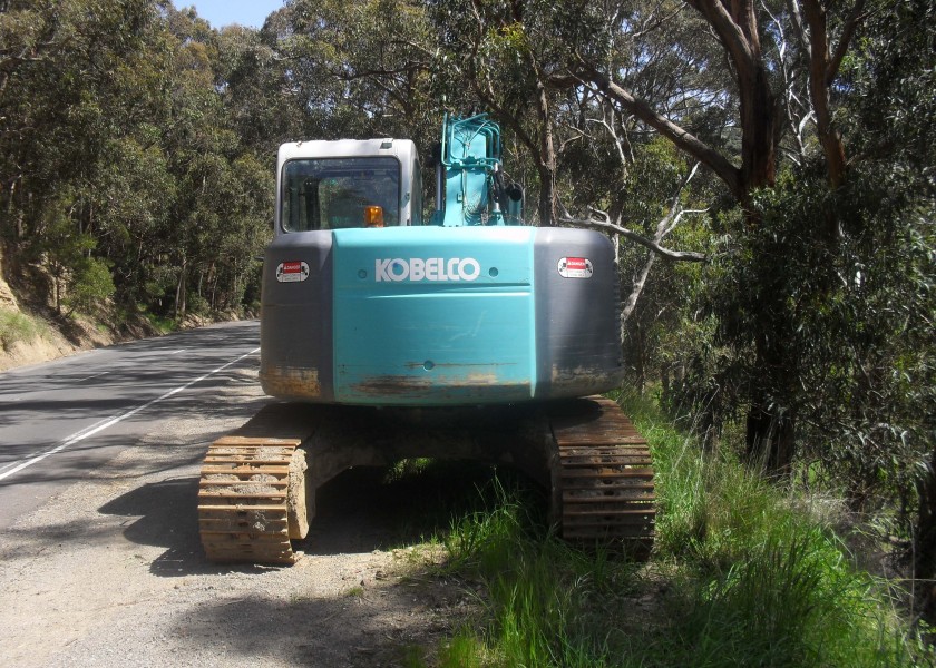 Kobelco SK135 Excavator 3