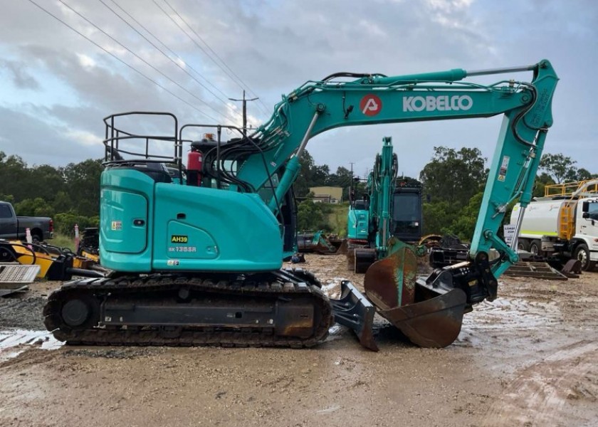14T Kobelco SK135SR-7 Excavator 2