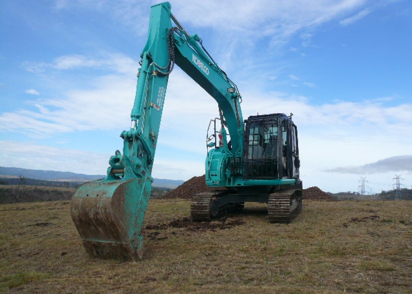 Kobelco SK135SR Excavator 1