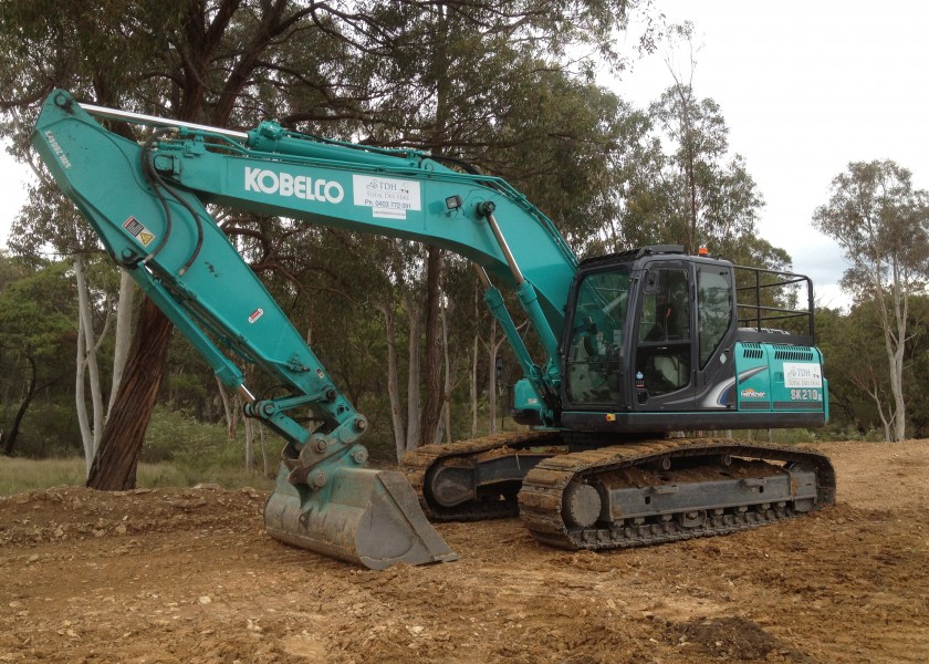 Kobelco SK210  1