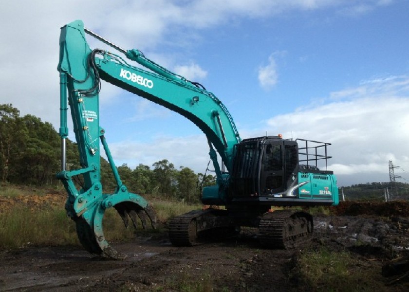 Kobelco SK260LC Excavator 1