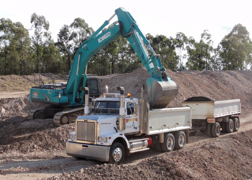 Kobelco SK350LC Excavator 3