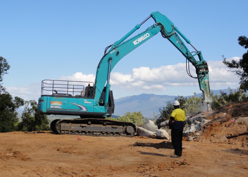 Kobelco SK350LC Excavator 4