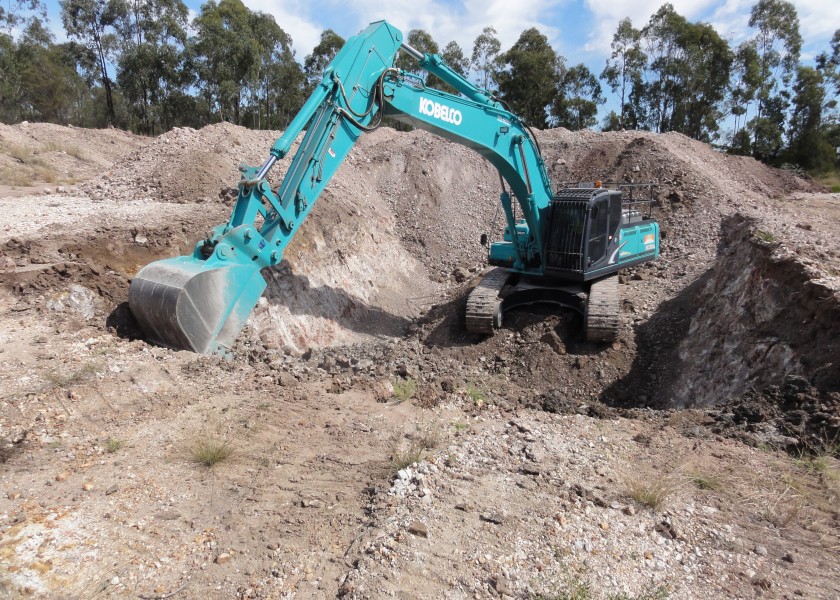 Kobelco SK350LC Excavator 5