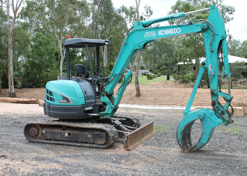 Kobelco SK55SR Excavator 4