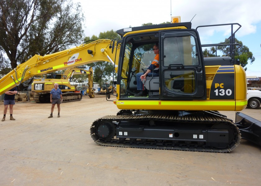 Komatsu 13 Tonne Excavator 2
