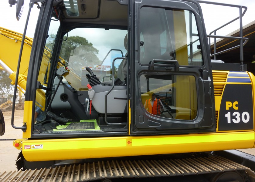 Komatsu 13 Tonne Excavator 4