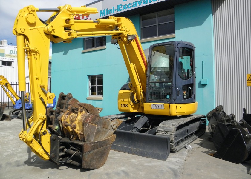Komatsu 7.8 Tonne Excavator  1