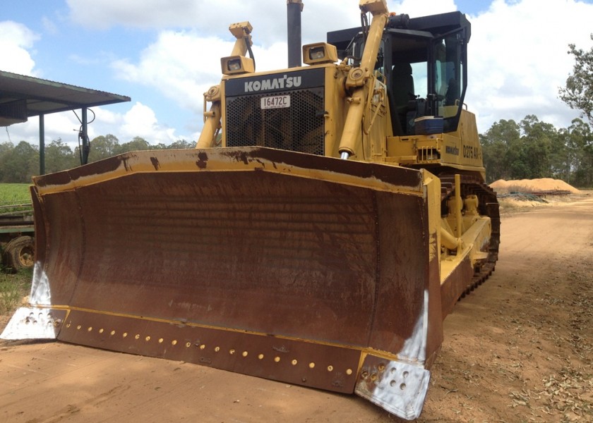 Komatsu D275 Ax5 Dozer 1