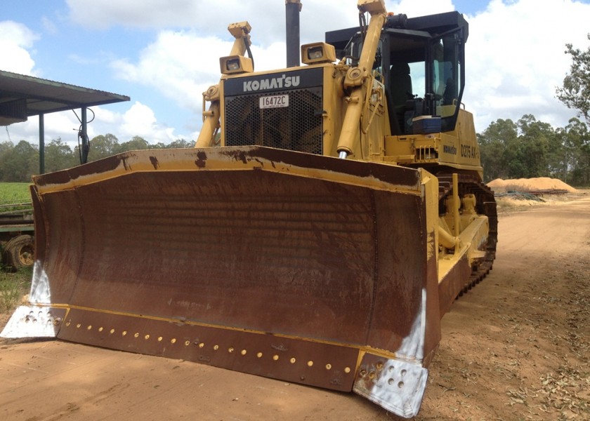 Komatsu D275 Ax5 Dozer 1