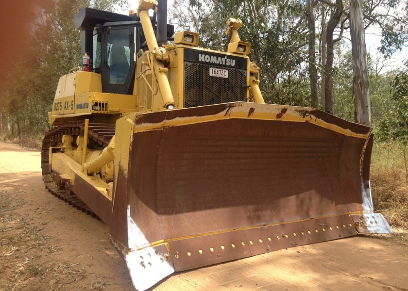 Komatsu D275 Ax5 Dozer 3