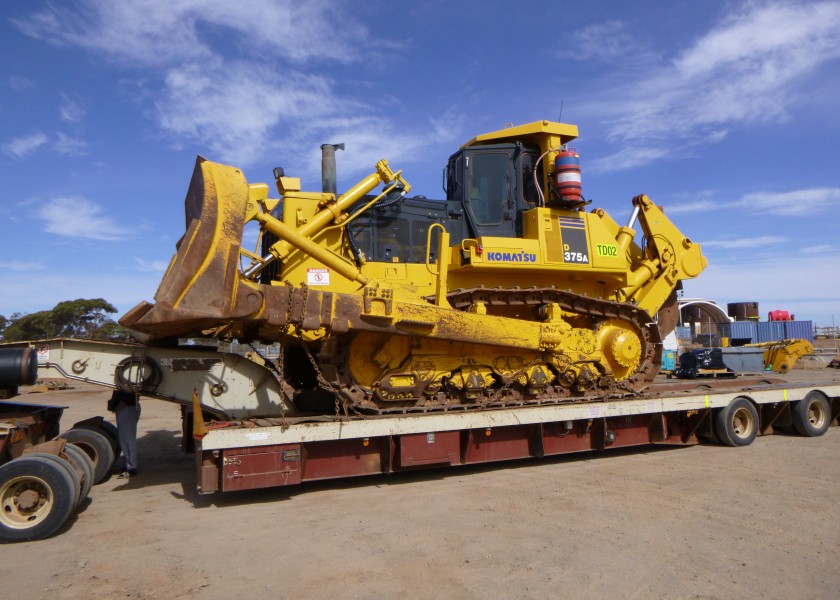 Komatsu D375 1