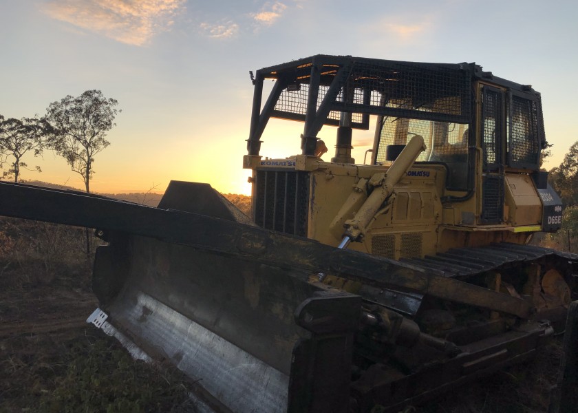 Komatsu D65 Dozer w/stickrake 2