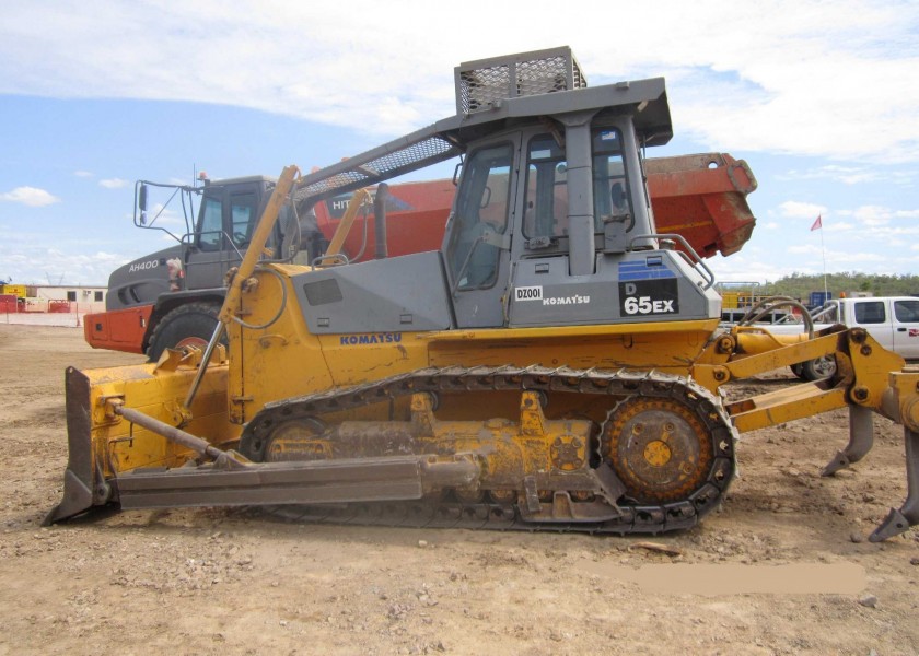 KOMATSU D65EX DOZER 1