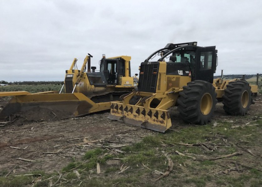 Komatsu D85 Dozer w/blade, v-shear & stickrake 2