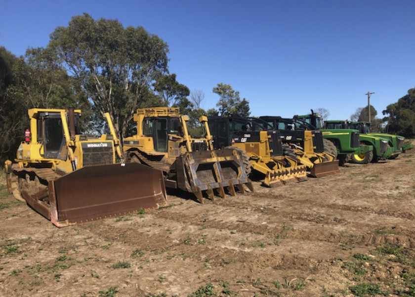 Komatsu D85 Dozer w/blade, v-shear & stickrake 5