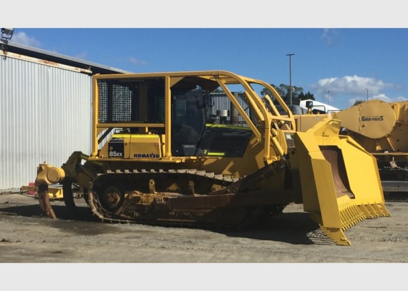 Komatsu D85EX-15 for hire 2