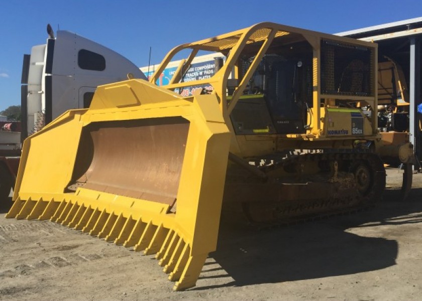 Komatsu D85EX-15 for hire 1