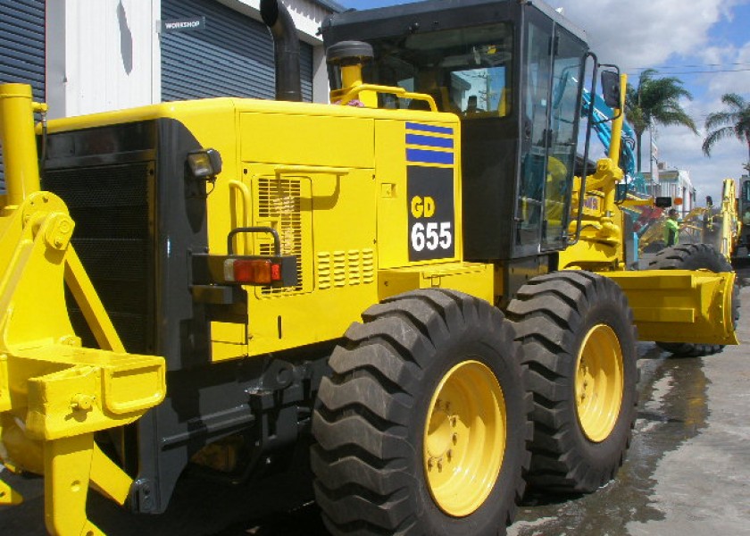 KOMATSU GD655-3 GRADER 4