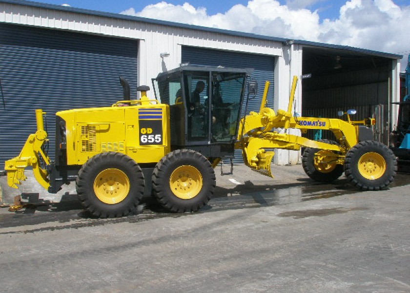 KOMATSU GD655-3 GRADER 2